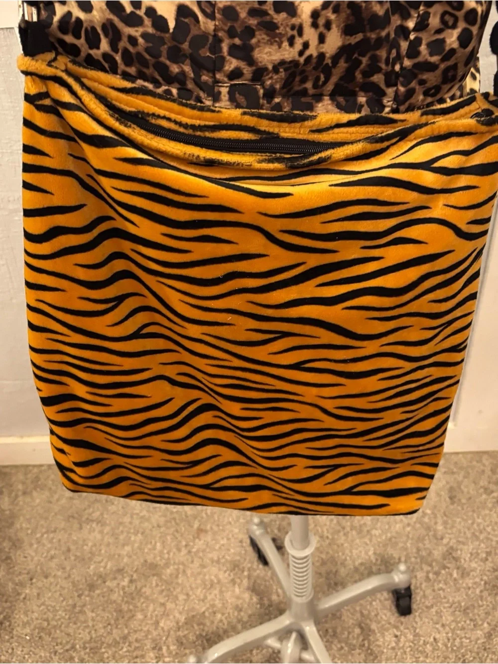 Animal-Print Crossbody Bag in Orange Black Tiger Crossbody Handbag Zip 19” Drop